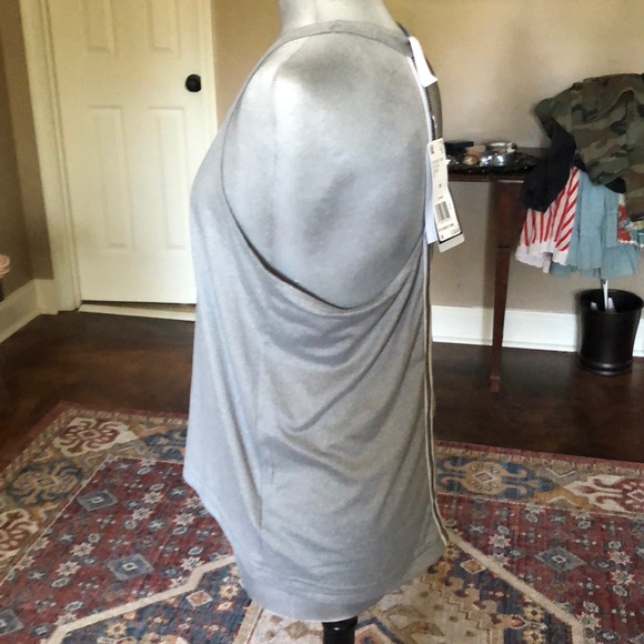 Unworn adidas top - Picture 2 of 3